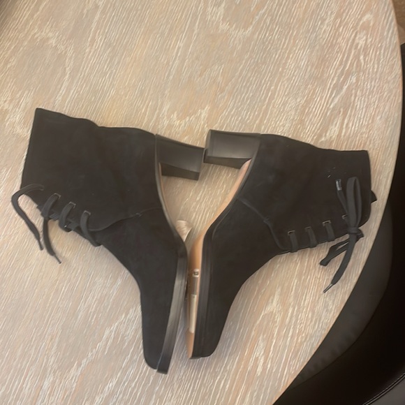 Joan Helpern  suede booties, size 8.5; new - Picture 4 of 7